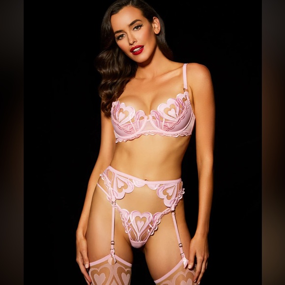 PINK HEART
SUSPENDER - Picture 7 of 11